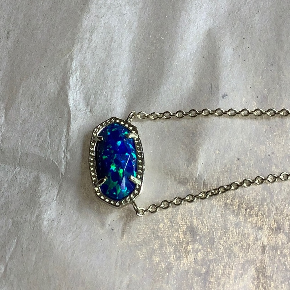 Kendra Scott necklace